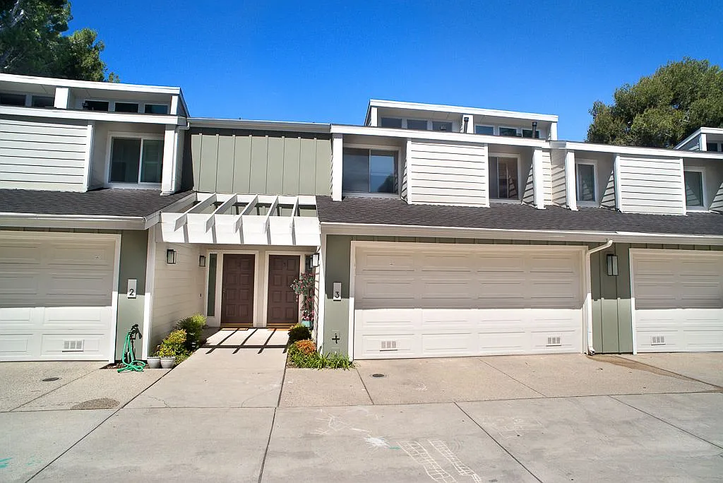 18200 Andrea Circle South - 3 — Photo 2