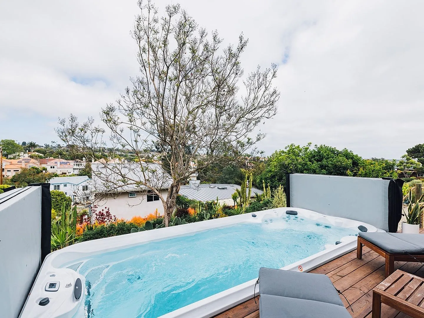 Beautiful mid century modern 3 Bedroom Single Family Home in Carlsbad — Photo 3