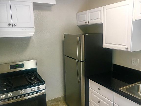 3rd image of 802 Hilldale Ave APT 1