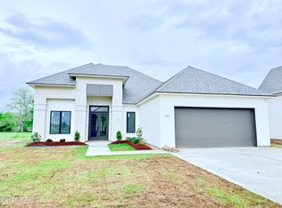 107 Cliffside Dr, Youngsville, LA 70592
