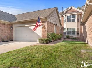 15742 Golfview Dr, Riverview, MI 48193