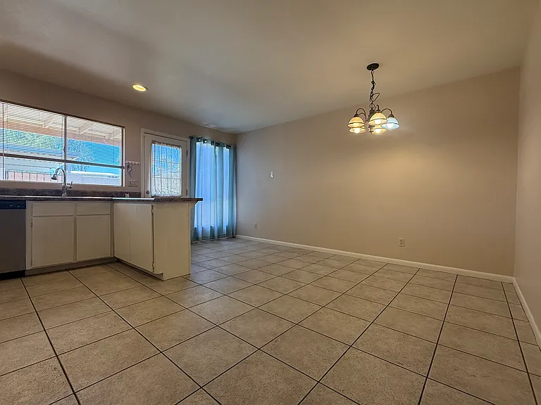 2231 W Fremont Dr — Photo 9