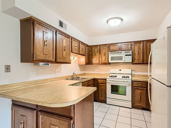 4th image of 1645 Westbury Dr