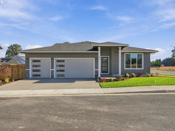 679 S 5th St, Carlton, OR 97111