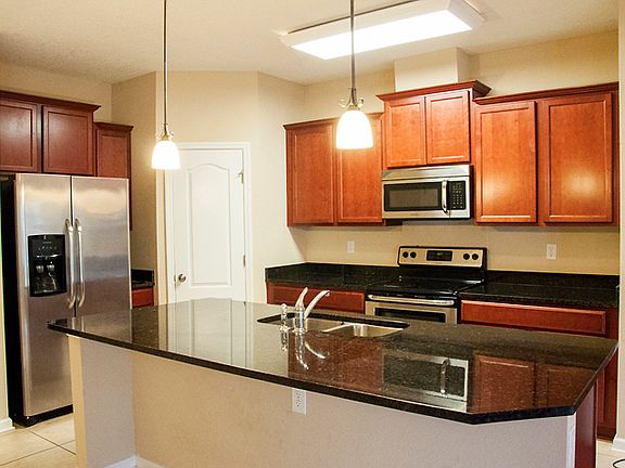 4th image of 207 Mission Cove Cir