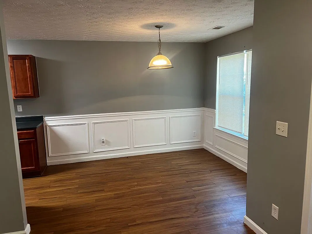 3 bed, 2.5 bath, 1560 sqft, $1,700 — Photo 2