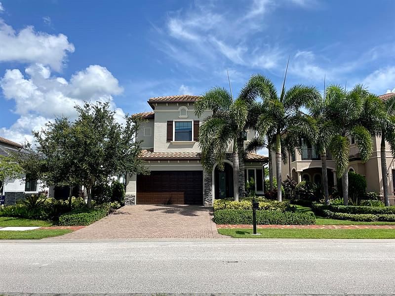1st image of 569 SE Fascino Cir