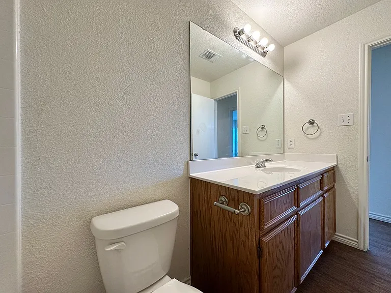 901 Lasso Dr — Photo 43