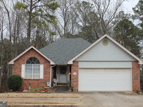 180 Oakwood Cir, Stockbridge, GA 30281