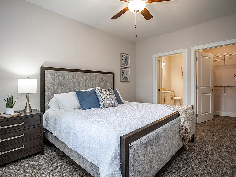 Farragut Junction Apartments — Photo 10