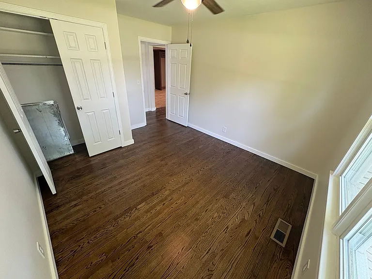521 Greenwood Dr — Photo 9