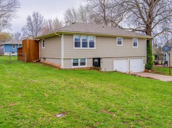 803 S 8th St, Louisburg, KS 66053
