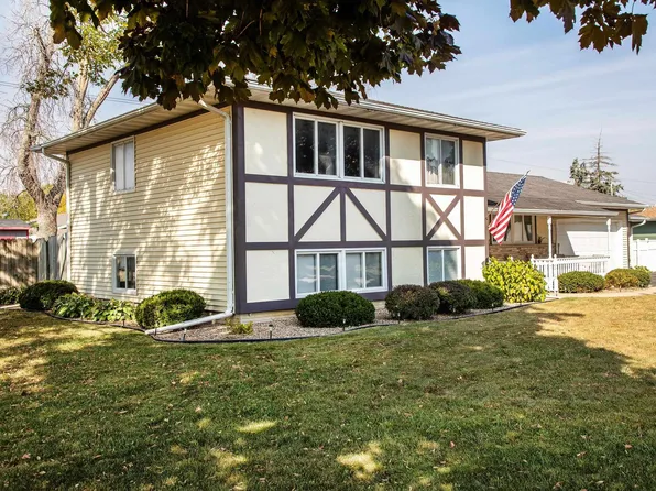 102 Maple Dr, Tripoli, IA 50676