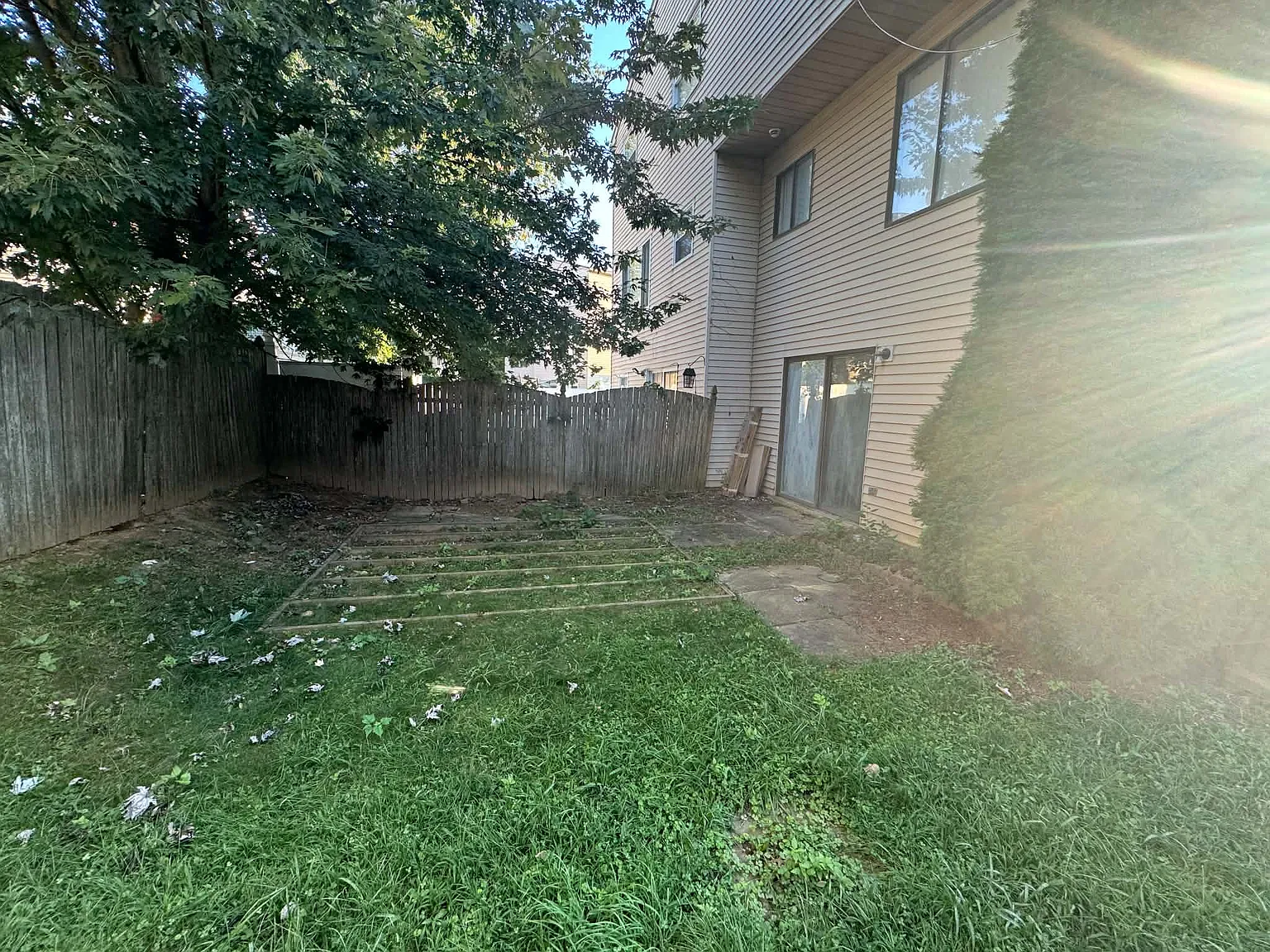 3 bed, 2.5 bath, 1664 sqft, $2,100 — Photo 2