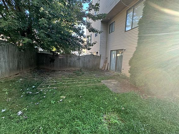 2nd image of 1517 Gregg St #B