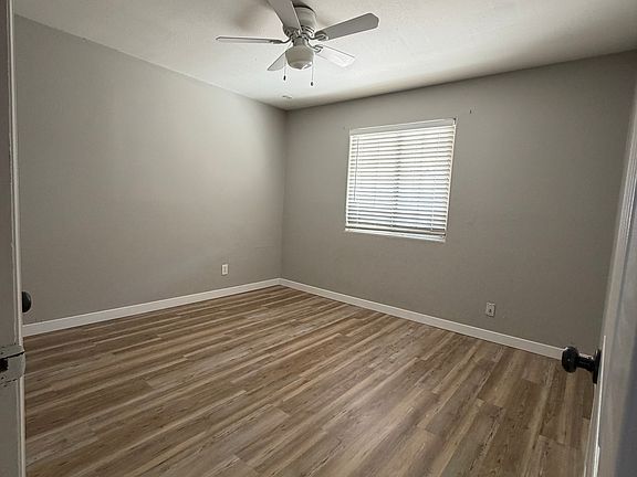 3rd image of 981 Vaughn St