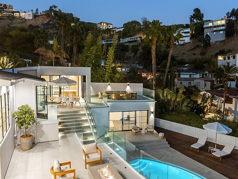 Designed for evenings of elegance, with views that never fade