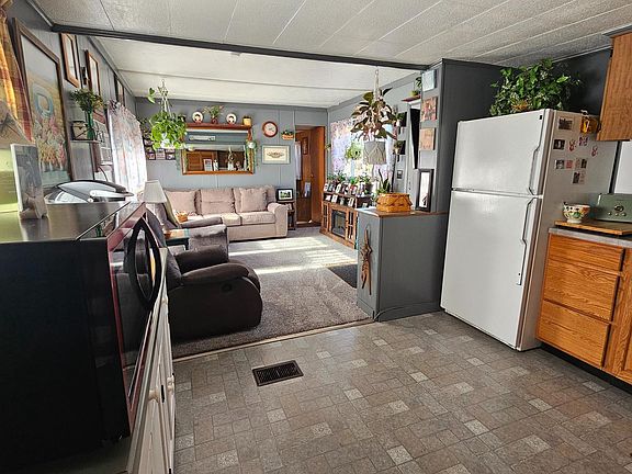 3rd image of 36986 Wells Ln