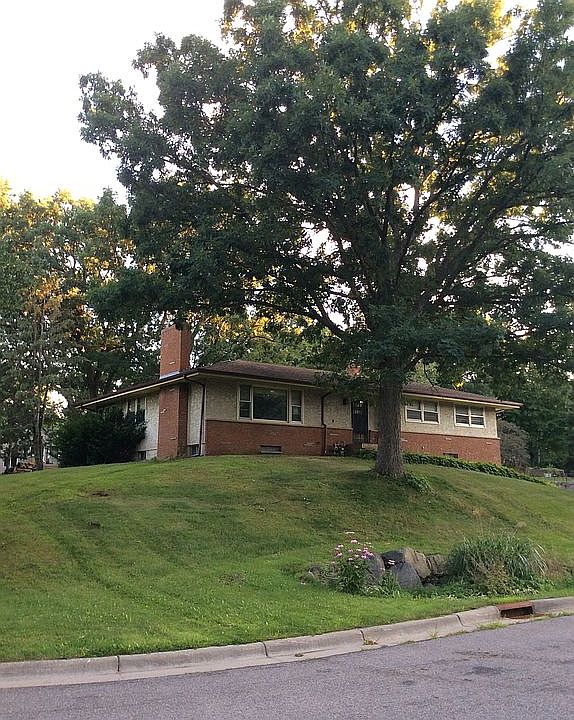 2nd image of 40 Iona Ln