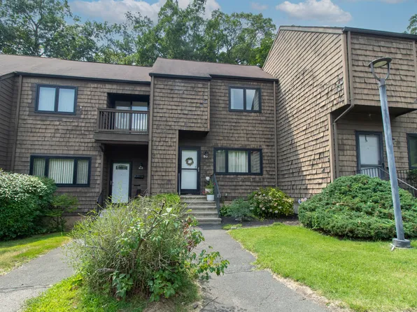 50 Hampton Park #50, Branford, CT 06405