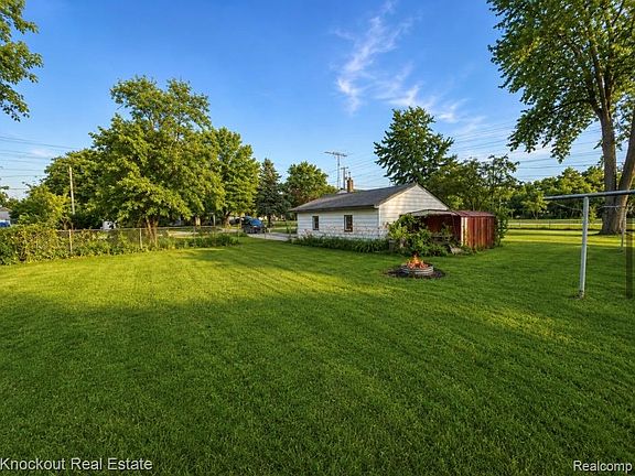 4th image of 7151 Estrelle Ave