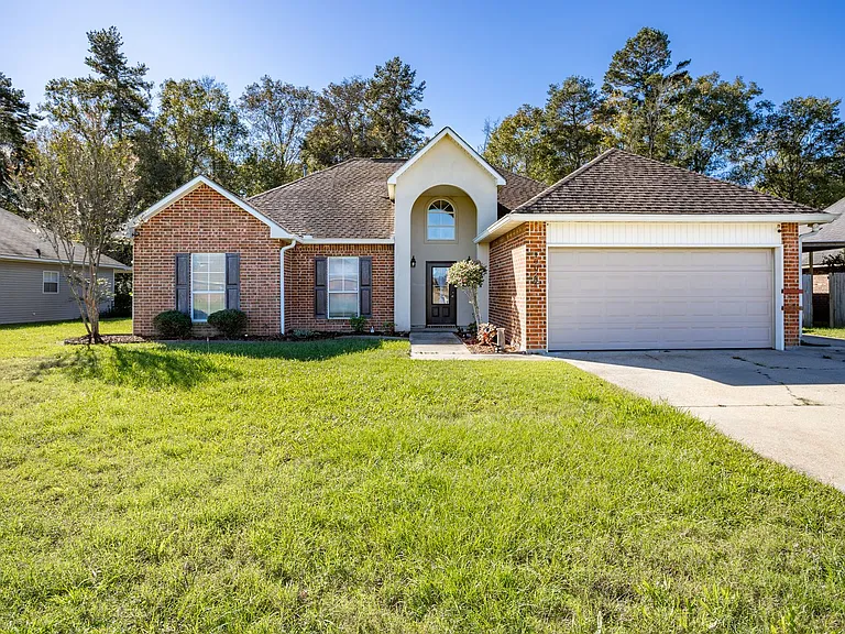 10022 Petersburg Dr — Photo 2