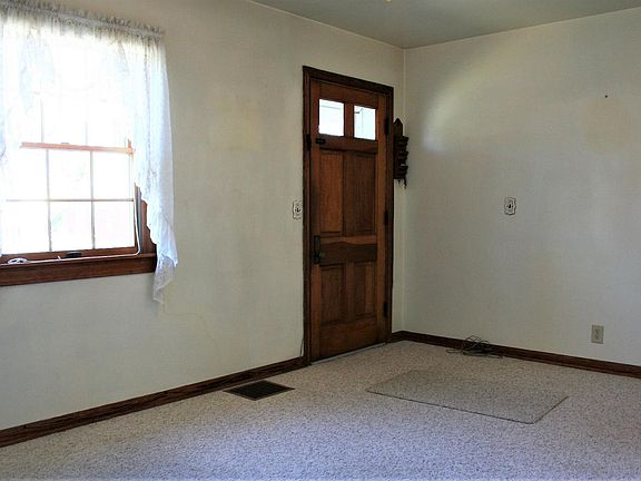 5th image of 3273 Brater Ave