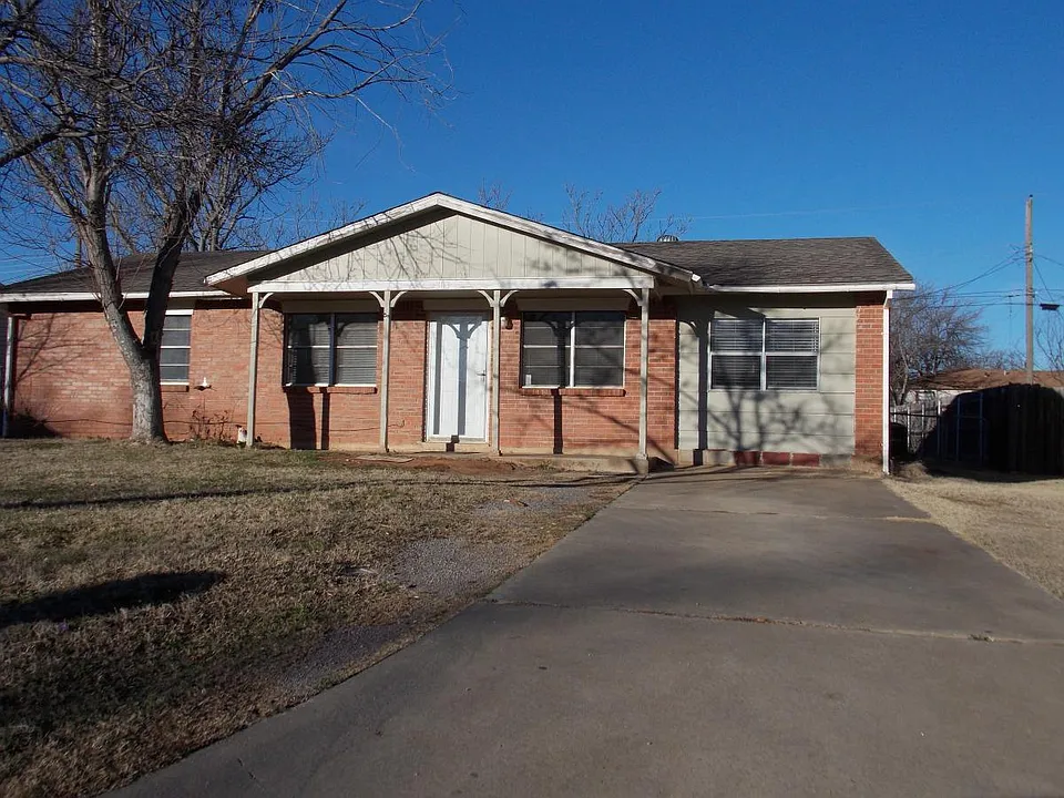 303 Maple St