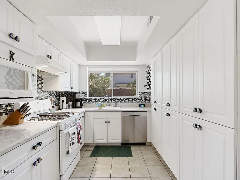 4348 Loma Hermosa Dr — Photo 16