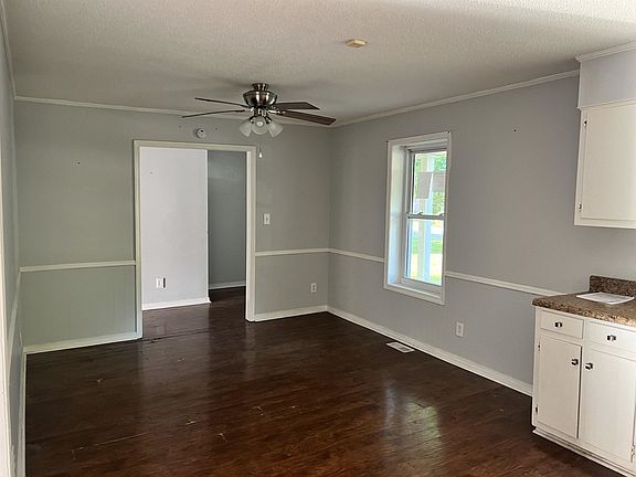 4th image of 145 Woodside Ln