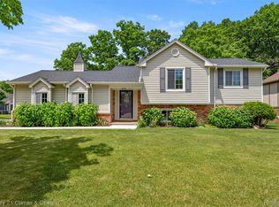 759 Kentucky Dr, Rochester Hills, MI 48307