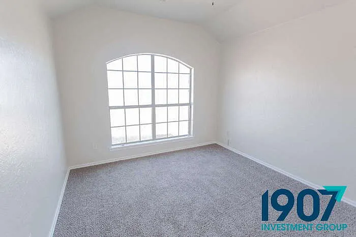 501 Madeline Ln — Photo 24