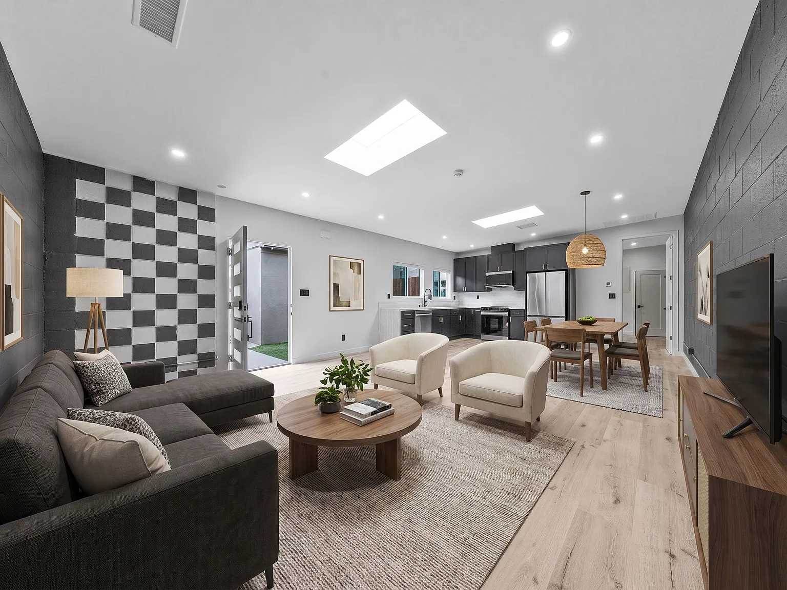 3839 Fountain Ave — Photo 1