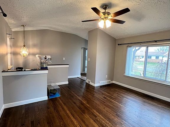 3rd image of 1253 Langley Blvd