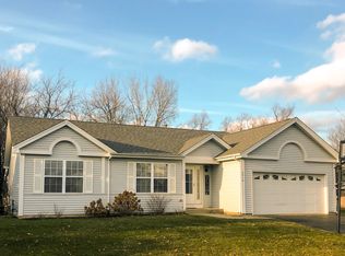4516 Vista Dr, Island Lake, IL 60042