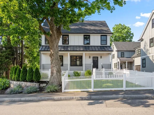 119 Summer St #1, Waltham, MA 02452