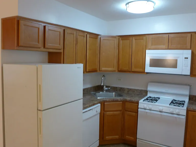 Winthrop Suites Apartments — Photo 6