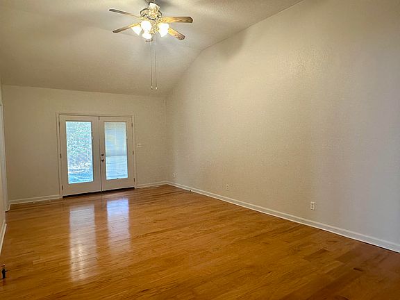 2nd image of 130 Glen Dr