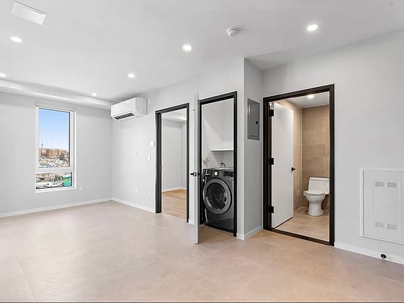 5th image of 13277 Metropolitan Ave #7N