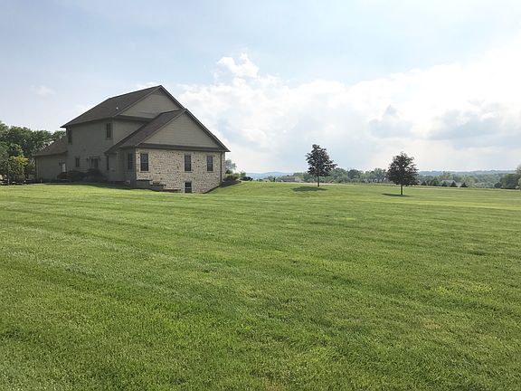 3rd image of 105 Lillian Ct