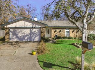 1105 Delta Ct, Benbrook, TX 76126