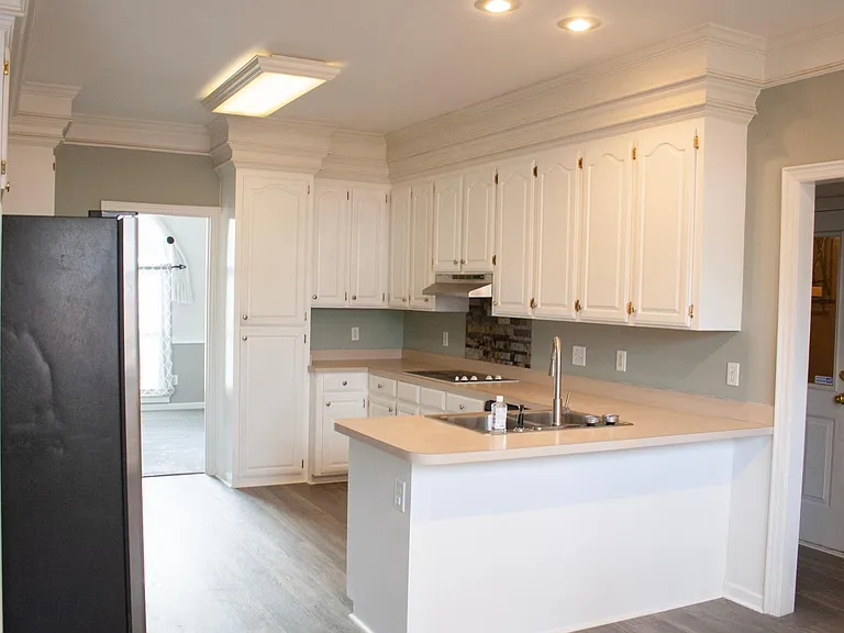 237 Yale Rd — Photo 4