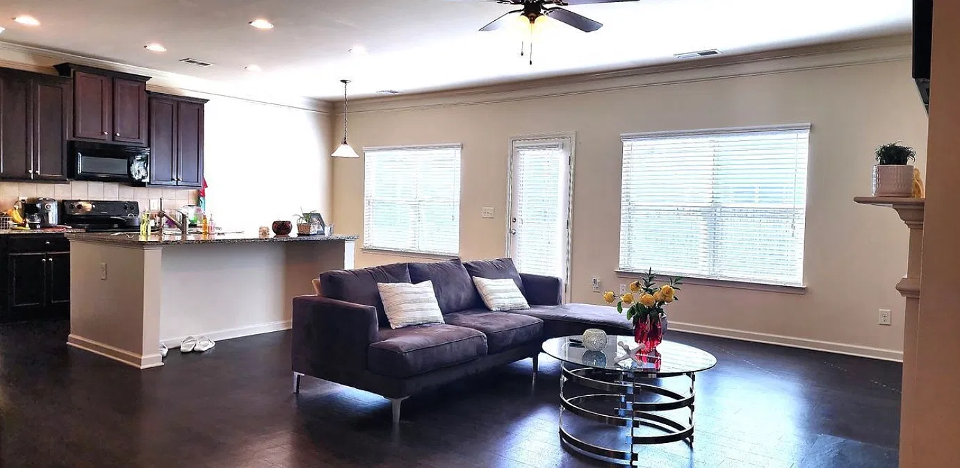 4 bed, 2220 sqft, $2,350 — Photo 2