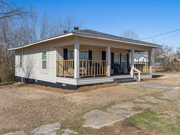 327 3rd St NW, Carbon Hill, AL 35549