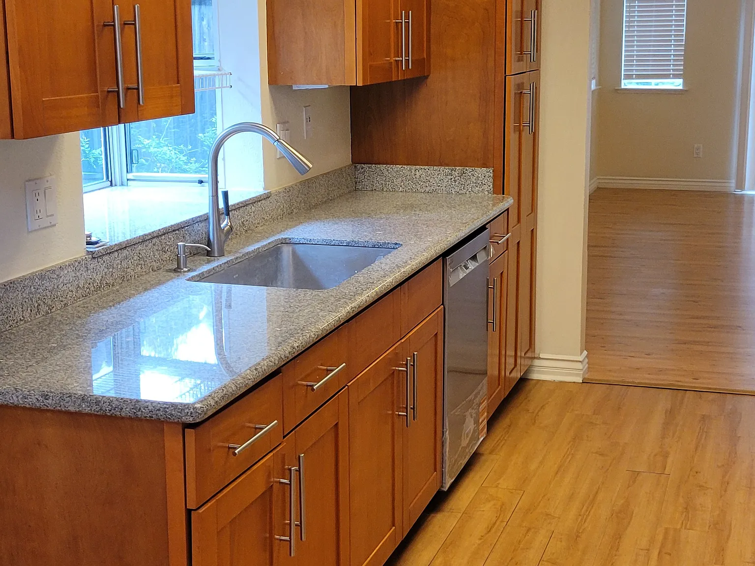 3 bed, 1381 sqft, $2,600 — Photo 3