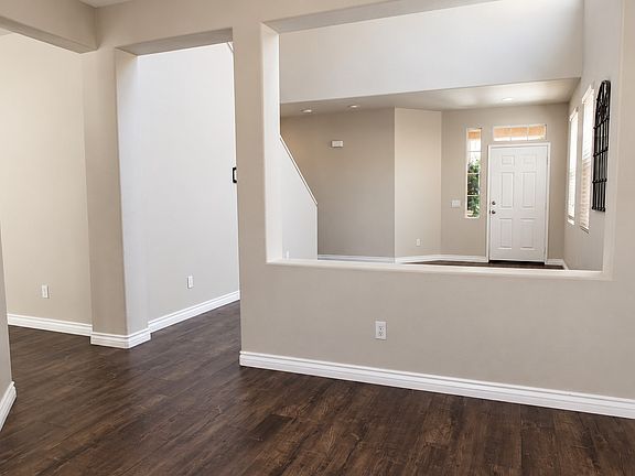 3rd image of 885 Aloe Ln