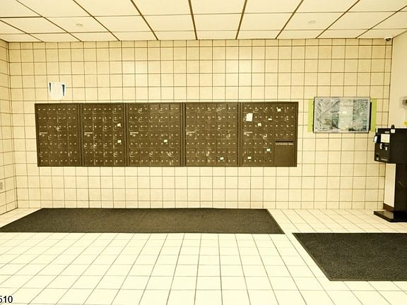 4th image of 10 N Wood Ave #519