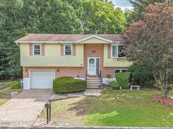 1037 Meade Ct, Hazleton, PA 18202
