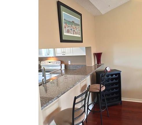 5th image of 3051 Sandpiper Bay Cir APT I302