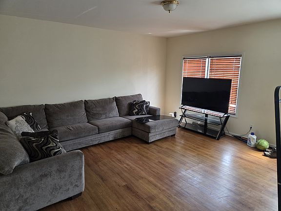 2nd image of 402 Eagle Way